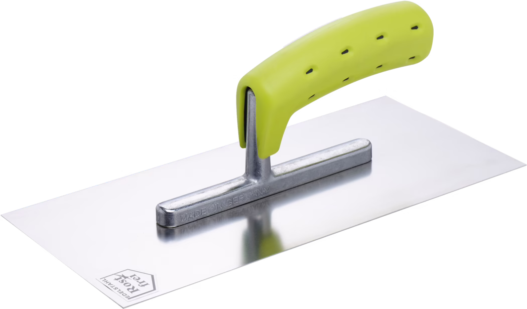 WOLFF_Dummy_56203_Smoothing trowel_2025-08 Nahaufnahme einer Edelstahl-Glättekelle mit rechteckiger polierter Klinge und ergonomischem, leuchtend gelbem Kunststoffgriff, befestigt an einer Metallhalterung; auf dem Metall steht 'Made in Germany' geprägt; vor weißem Hintergrund mit Reflexionen auf der Klinge.