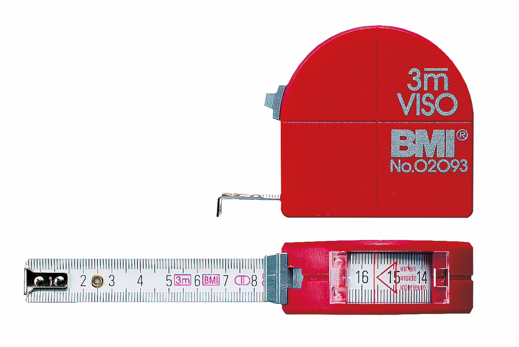 68078_Rollmeter Nahaufnahme eines roten 3-Meter-Maßbands (Marke 'BMI', Modell '3m VISO No.02093'), dargestellt in zwei Ansichten: oben das geschlossene Gehäuse und unten das Gehäuse mit herausgezogenem Metallmaßband. Das weiße Metallband zeigt metrische Markierungen in Schwarz und Rot bis mindestens 16 cm und besitzt einen kleinen Metallhaken am Ende. Das rote Kunststoffgehäuse trägt silberne Markenaufschrift und eine verschiebbare Arretierung; der Hintergrund ist weiß und kontrastreich.